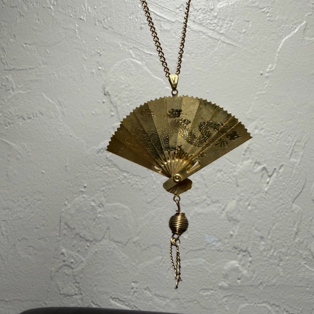 Gold Fan Pendant Necklace with Chain